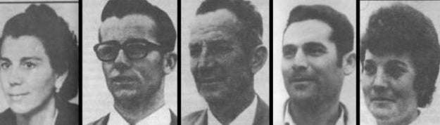 La tarde del 22 de julio de 1975, los trabajadores volvían después de un caluroso día de faena en el campo hacia la finca de 'Los Galindos', situada a tan solo 53 kilómetros de Sevilla, cuando se toparon con una espeluznante escena: un quíntuple asesinato, realizado con tres armas diferentes y en tres puntos distintos de la propiedad.Las víctimas del brutal asesinato fueron Manuel Zapata, capataz de la finca, y su mujer, Juana Martín, embarazada de seis meses, asesinados a golpes con una pieza de acero y posteriormente calcinados en el cobertizo del cortijo. Sobre sus camas y con el rostro irreconocible por los golpes producidos, aparecen los cuerpos de José González, tractorista, y su esposa, Asunción Peralta, golpeados con otra pieza distinta a la de Zapata y Martín. Fuera, en una cuneta, aparece Ramón Parrilla, también tractorista, muerto con los brazos destrozados en un vano intento de protegerse de los disparos de una escopeta. Todo apunta a que este último perdió la vida por aparecer por sorpresa en el momento equivocado.El crimen fue todo un escándalo y la brutalidad de los asesinatos no solo conmocionó (y marcó durante años) a los vecinos de Paradas, el pueblo más cercano, donde todos los vecinos se conocían, sino a España entera. Se sospecha que la mala ejecución de la investigación, donde se barajó desde el crimen 'pasional' hasta el tráfico de drogas, convirtió el caso de Los Galindos en un crimen perfecto, al no poder llegar a determinarse qué sucedió en realidad ni quién es el culpable.