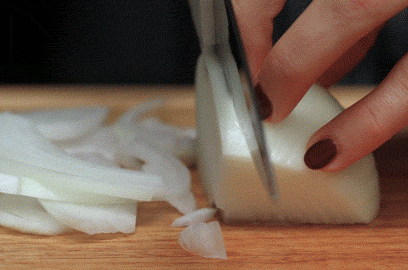 Couper un oignon : voir comment couper un oignon en vidéo - Elle à