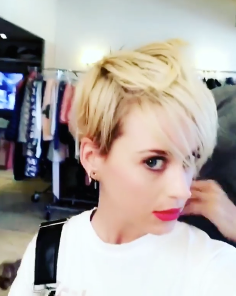 She's keeping things short and sweeeeeet. Just look at this edgy lil' pixie cut.