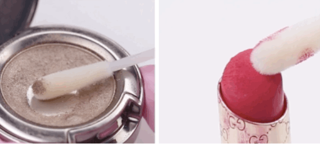 Después transferimos el maquillaje del bastoncillo a una placa de Petri llena de agar nutriente, que es un alimento para que crezcan las bacterias y otros gérmenes. Para el caso de la esponja Beautyblender, cortamos un pedazo pequeño y lo pusimos en un tubo de ensayo lleno de amies líquido, lo agitamos en vórtex y aplicamos la mezcla con un bastoncillo en una placa de Petri. Metimos las placas de Petri en una incubadora a 37°C (la temperatura corporal interna promedio de un ser humano) y esperamos 48 horas.