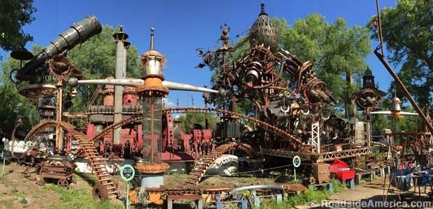 roadside attraction on the way to Devil's Lake (just a bunch of stuff)