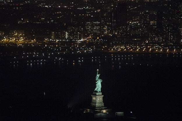 Here's how the statue normally looks at night.