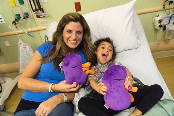 Preschool teacher Beth Battista, surprised the family of student Lyla Carreyn with the news that she was a match to donate a kidney. Lyla was diagnosed with microscopic polyangiitis and was on dialysis for 12 hours a day. Despite her family's nationwide search for a match for Lyla, the results came back negative for a compatible donor. Inspired by Lyla's story, Battista decided to see if she was a match, and she was.To break the news, Battista write wrote a heartfelt note: “I may just be her teacher now, but soon a little piece of me will be with Lyla forever. I’m Lyla’s kidney donor.”