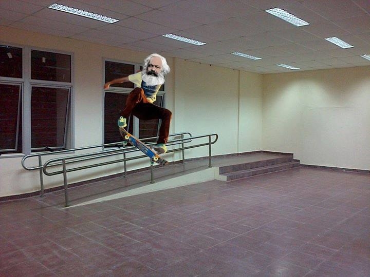 Esto es en la Facultad de Ciencias Sociales (UBA) y necesitamos urgente que alguien haga su tesis basada en esto.