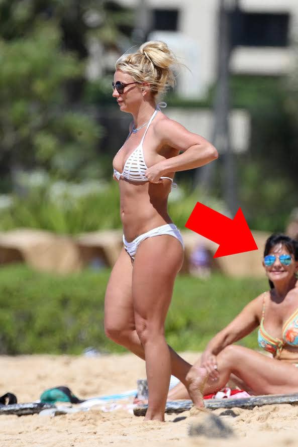 593px x 890px - This Is The Only Picture Of Britney Spears In A Bikini We Could Afford
