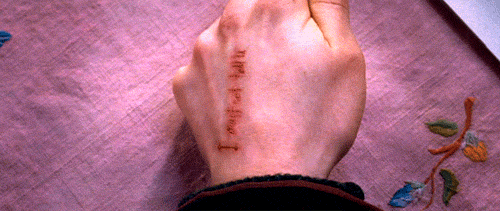 „Mich macht wütend, dass Harry Professor McGonagall in Der Orden des Phönix nicht sagt, dass Umbridge ihn dazu zwingt, mit der Straf-Feder zu schreiben.“—thedailypotter