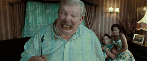 „Die Dursleys wurden niemals wegen Vernachlässigung, verbalem, emotionalem sowie psychischem Missbrauch und möglicherweise sogar (?) körperlichem Missbrauch angeklagt oder verurteilt. Ich meine, hallo! Harrys erster Brief war adressiert an, und ich zitiere: 'Im Schrank unter der Treppe'.“—turnthepaiges