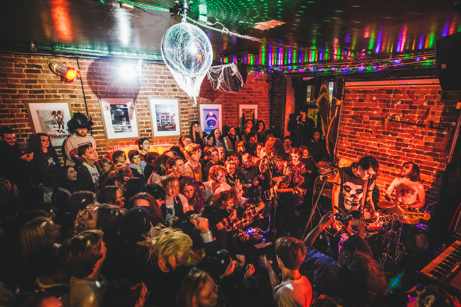This year, the Lock Tavern in Camden hosts four days of live music and tasty street food over Easter weekend – don’t miss out!