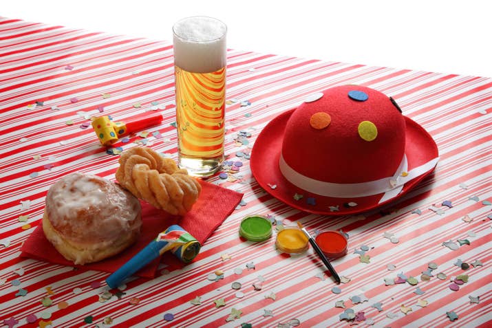 Überall: Katholisches Fest vor der Fastenzeit.In Bremen: 'Hier sind doch fast alle evangelisch, wieso haben wir den größten Sambakarneval Europas?'