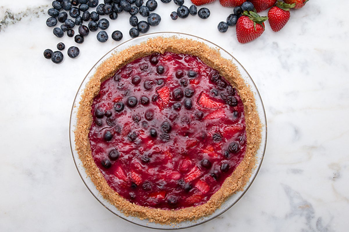 This No Bake Mixed Berry Pie Is Just In Time For Berry Season Cheesecake, no bake cheesecake, dessert, mixed berry, mixed berry cheesecake. this no bake mixed berry pie is just in