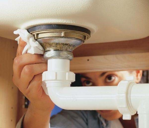 After moving to your new house, you must check all the water pipe connections of the house. These pipes must not be leaked from anywhere. If at any point you see that the water pipes are leak from somewhere you must get them repaired as soon as possible. If you don’t treat the water leakages promptly, then chances are that you would have to deal with damp walls and ceilings.