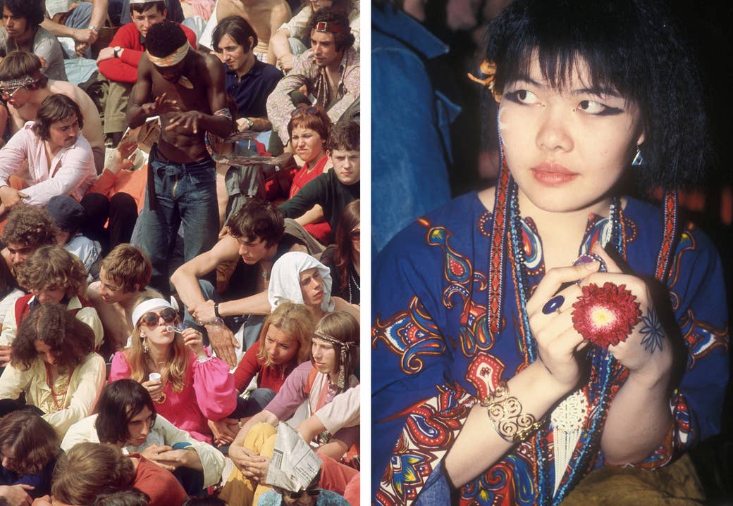 Esquerda: Os fãs esperam pelos Rolling Stones para se apresentarem no Hyde Park de Londres em julho de 1969. À direita: Uma jovem que usa flores frescas, pintura corporal e cores vivas.