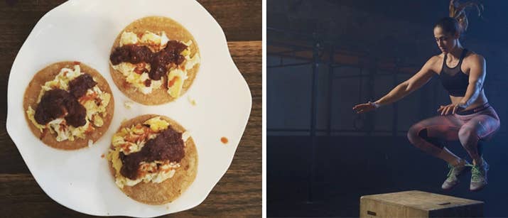 «C'est l'un de mes petits déjeuners préférés: les tortillas de maïs + les œufs (et parfois les blancs d'œufs supplémentaires) + la sauce aux pépites noires chipotle + la sauce chaude. Ils sont rapides et faciles à fabriquer, vous donner de bonnes protéines, de la graisse et des glucides, et il est beaucoup moins ennuyant que de cuisiner quelques œufs dans la poêle. »Erica Giovinazzo, diététiste, CrossFit Coach et Manager de BRICK Los Angeles