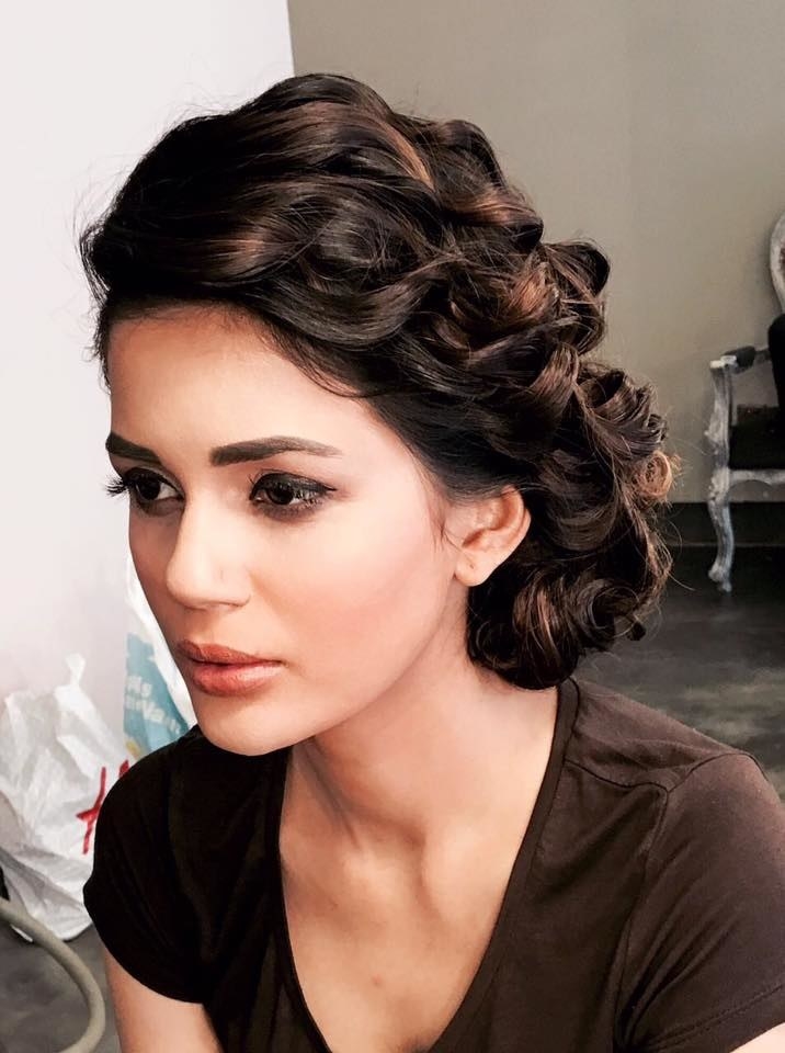 I cannot even count how many times I have struggled to make an up ‘do. After an hour’s juggling and sore arms, I let the locks fly away freely. Similar story? This decides that we need serious help with hairdos. Help!