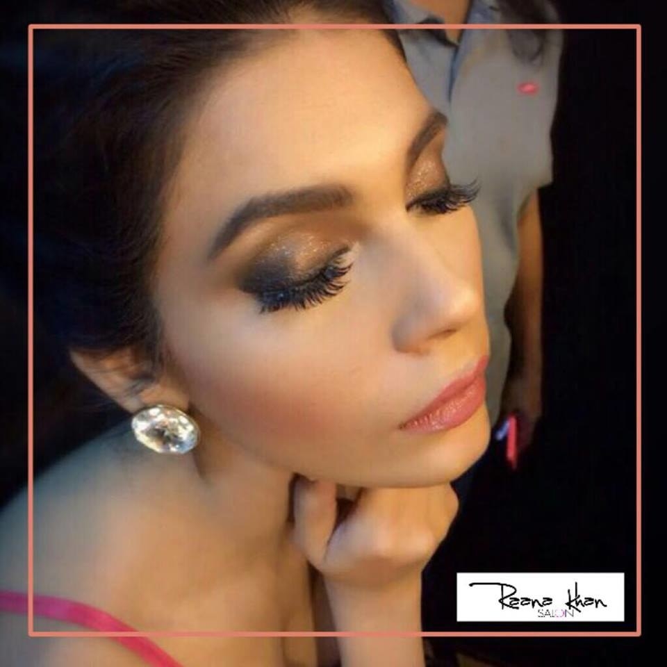 If shimmery, glittery eyes are your thing. Pale or bright lip color, now which one goes with which glittery eye? Let Raana Khan decide.