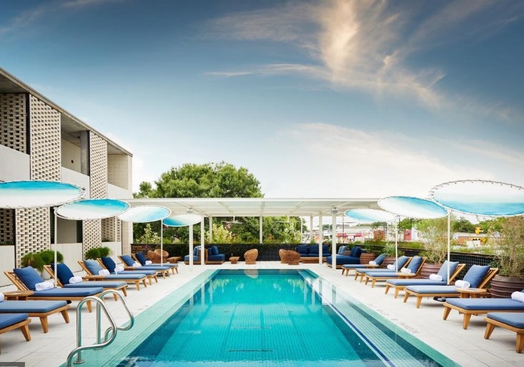 Guests here ooze over how pet friendly this hotel by happily provide dog beds, bowls, treats and poop bags. The concierge team can help arrange a wide array pet services from walking to grooming to doggie daycare. After scouting the city, you will come home to a well rested and spoiled Fido!