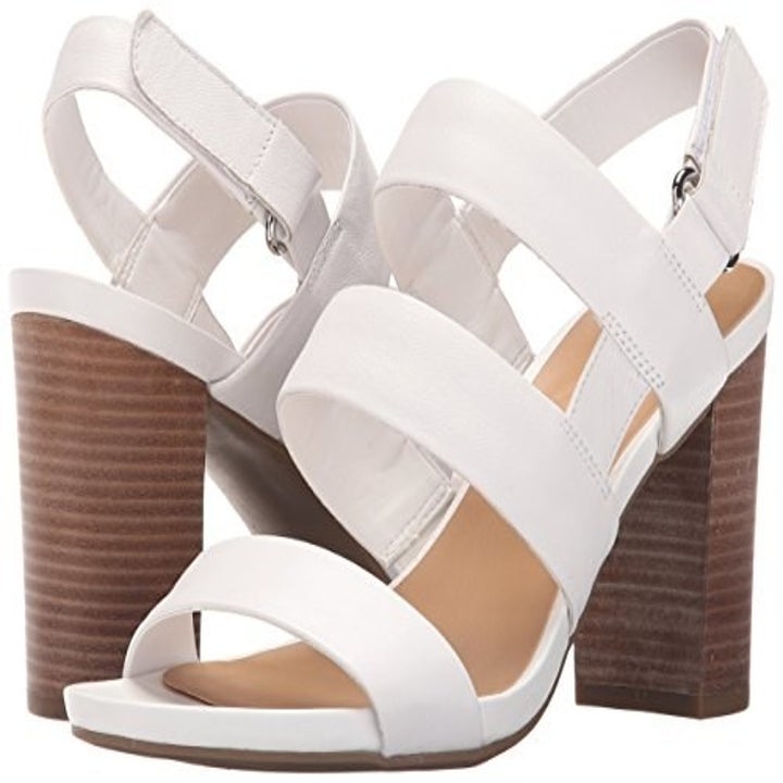 how much does a pair of sandals weigh