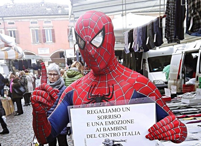 Mauro in the square of Modena, Italy holding his "Smiles for Children of Central Italy", for solidarity . His movement started as a result of two earthquakes hitting central Italy in August and December 2016 causing nearly 300 deaths and displacement of thousands of people in the Amatrice, Reiti and Abruzzo regions. Thanks to political red tape and a harsh winter, many are still awaiting reconstruction efforts on their homes and businesses. Families are displaced and some even torn apart. In Spring 2017, Prince Charles had even visited the region asking the European Union for help.