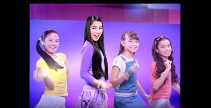 Julia Barretto is a cutie here (still a cutie today). No doubt that she stands out from the three girls in the background.