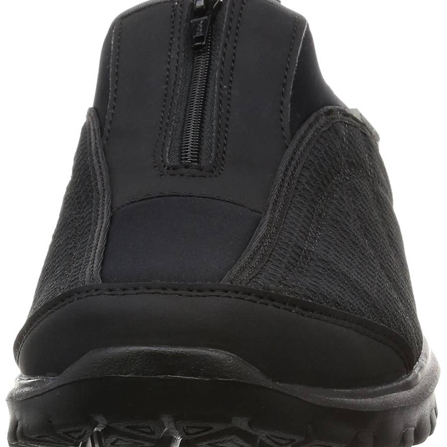 オールブラックがかっこいい いま再評価される ダンロップ のスニーカー オールブラックがかっこいい いま再評価される ダンロップ のスニーカー