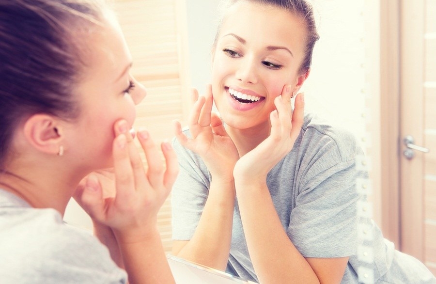 Dry skin ages far more quickly when not properly moisturized. Treat yourself to an anti-aging moisturizer and apply daily to enjoy a youthful, healthy glow.