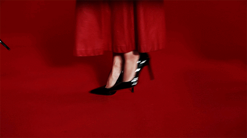 美しい足を自由に解放。