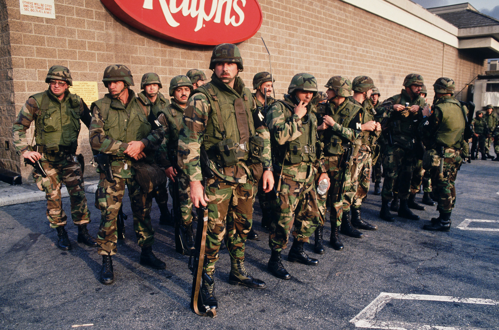 23 Disturbing Pictures From The 1992 Los Angeles Riots