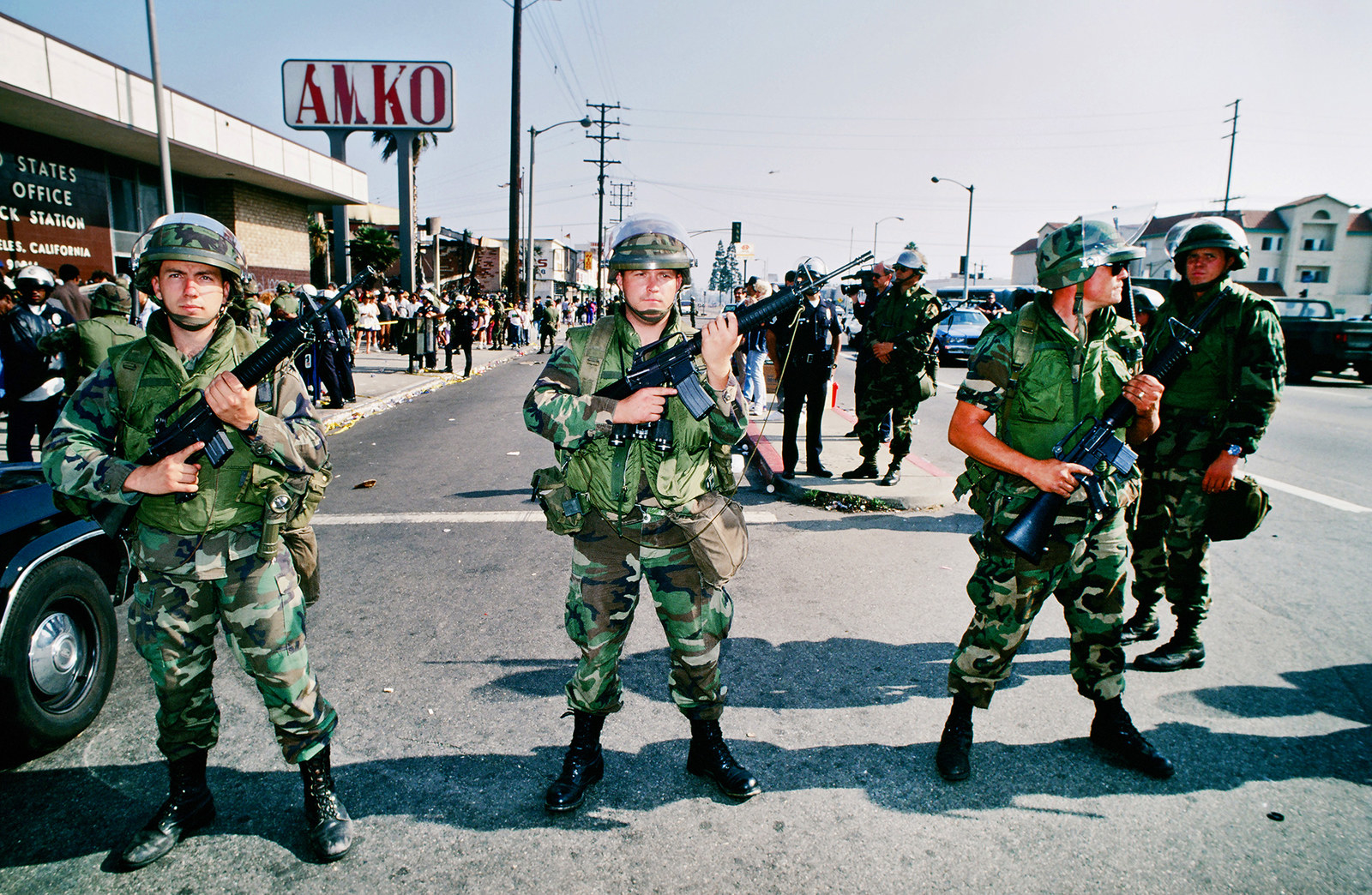 23 Disturbing Pictures From The 1992 Los Angeles Riots