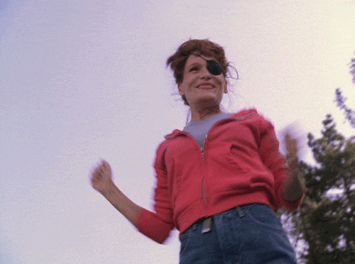 Le seul endroit où ils se retrouvent ensemble, c'est à l'enterrement de Laura.