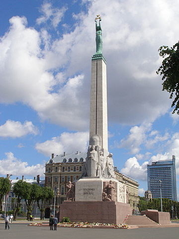 This 42 meters tall monument depicts young lady Milda holding three golden stars. These stars symbolize the provinces of Latvia (Kurzeme, Vidzeme and Latgale). The monument is built to honour soldiers who were killed during the Latvian War of Independence (1918-1920). It is considered an important symbol of the freedom, independence, and sovereignty of Latvia.