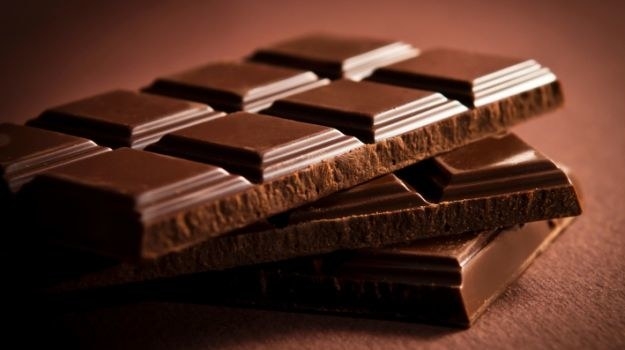 Los chocolates pueden ser un detalle que prenda la atmósfera en un ambiente romántico, pero también los recomendamos para cualquier otra persona, ya que es un detalle rico y no tan dulce para empalagar, consiente a tu persona favorita con este rico detalle.