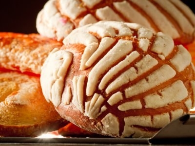 Parecidas a las conchas de mar, este esponjoso pan es un clásico en la mesa de las familias. Vainilla y chocolate los sabores más tradicionales. Perfectas para sumergirse en la leche o... ¡EN EL MAR!