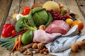 The period when the rashes are on the body is a really nerve-racking one. You certainly should do all that is needful to get past it. Eating the right foods is another subtle but important technique to achieve this. Anti-oxidants are hugely applicable here. Hence meals rich in vitamin C are prescribed. Vitamin C has strong antioxidant properties that can help heal rashes and reduce the chances of subsequent allergic reactions. During this tough time of rashes, positively include walnuts, avocados, flaxseed oil etc in your diets. Tomatoes, cucumbers, buttermilk are also recommended for their cooling properties. Zinc also facilitates the process of healing. Therefore, zinc supplements may be required. Remember to avoid spicy foods as they do not help the situation.