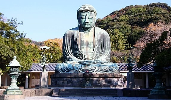 Religion was really important in Japan, during the feudal era. All the beliefs were built around it and it had a strong influence on people. As we already mentioned Seppuku was a ritual of honor suicide. It was influenced strongly by religion, people believed that by committing suicide they would go to heaven and be there with their loved ones forever. Being afraid to die could have been lethal in that times, so children from early age were being taught that death was the best thing in the world and they needed to accept it with smile. Same thing was happening in among Vikings. If we look through some historical books about them, we may thing that they even had a death wish, and were trying to die during every battle.