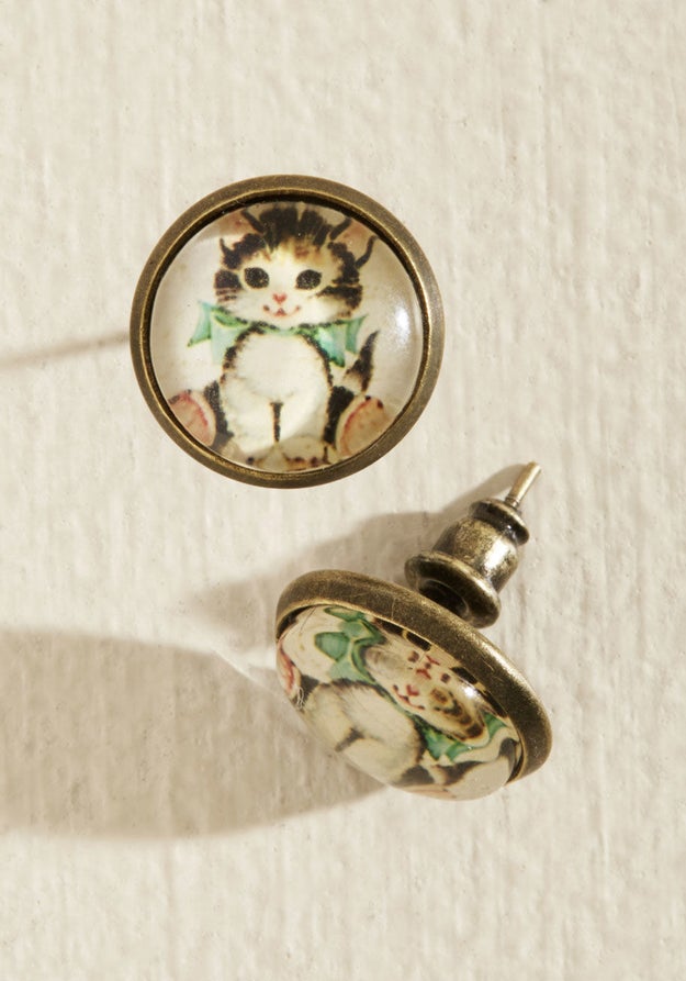 A pair of kitten earrings that I know you want to buy right meow.