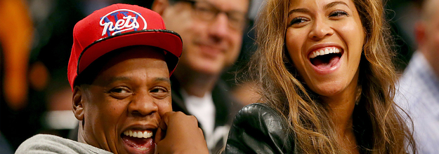 Beyonce & Jay-Z Are the Ultimate Couple Goals at Louis Vuitton Show –  Billboard