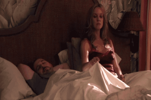 "Creo que no hay nada más sexual que el sexo mañanero. Despertarte en la cama con tu pareja y sentir que está excitada mientras estás besuqueándola, o incluso antes de eso, puede ser muy erótico. También es un modo genial de comenzar el día". —ring4e2bcee81
