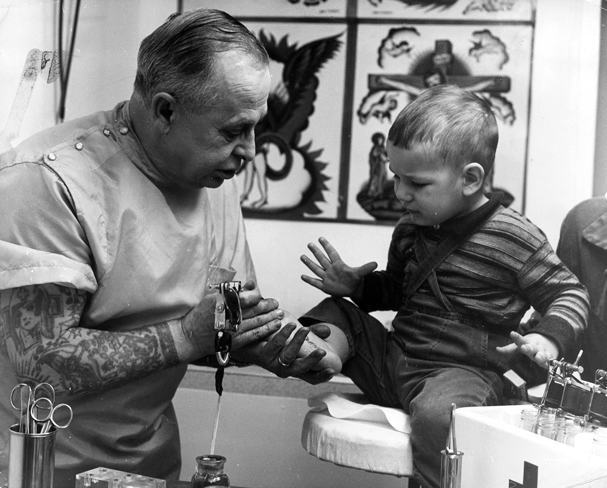 26 Badass Vintage Photos Of Tattoos From History 