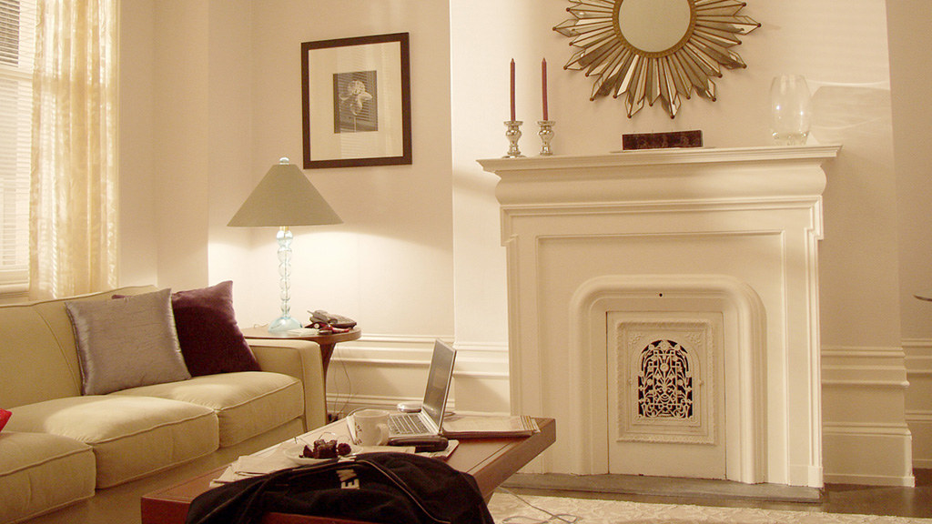 Miranda's apartment is the image of success and independence depicting work hard, play hard but rest well - vital lifestyle of a true success in the Big Apple. Accordingly, Miranda Hobbes, esq. is the first member of the cast who has bought her own Manhattan apartment early in the series. She can afford it, after all she did not graduate from Harvard Law School to settle anything less than this. Unlike Charlotte who received her beautiful luxurious pagoda on a divorce settlement and Carrie who instead of paying mortgage pays for shoes - this shows the long hours you work do pay off.