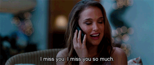 C'est super triste, mais vous arrivez quand même à rester en contact et ~émotionnellement~ proches.