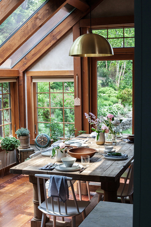 Large area uses of glasses add more light to the room. The garden and plant are full of vigor and give you a whole day happiness.