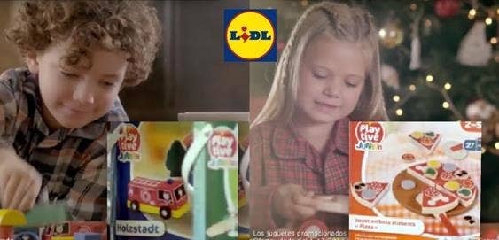 La campaña, denunciada ante el Consejo Audivisual de Andalucía por “machista y retógrada”, muestra claramente los estereotipos de género a los que nos vemos sometidos desde la infancia: ellos juegan con coches, ellas con cocinitas.