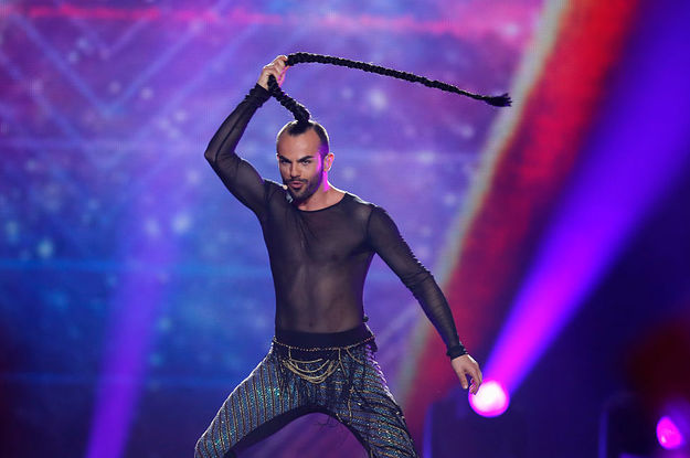 dug kabel Ged A Guy With An Aussie Flag Just Flashed Everyone At Eurovision