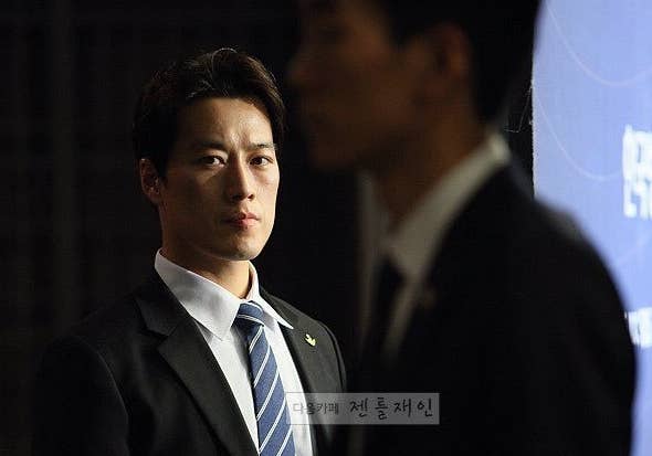 私も守って欲しい 韓国新大統領のボディーガードがイケメンすぎて世界の女子が騒然