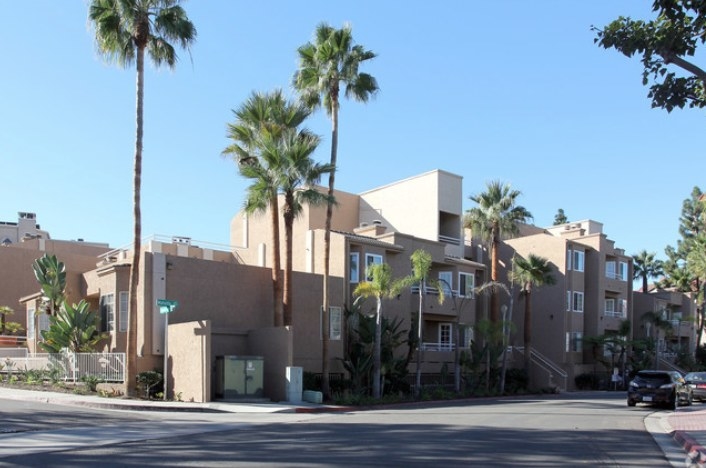 * Best Part: Proximity to campus!* One thing you wish you could change about the apartment: Nothing :D* How much do you pay (rent+utilities): $710/month* One thing you wish you had known before moving off campus: On-campus resources available to commuters.