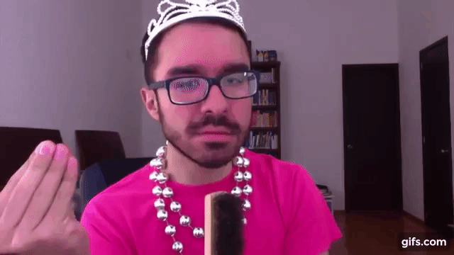 Francisco García es profesor de preparatoria en el Tec de Monterrey y tuvo la idea de hacer videos de YouTube para facilitar la enseñanza de este tema: 'He buscado que el lenguaje sea sencillo para que sea más como una conversación que como una clase', dijo a BuzzFeed México en entrevista.