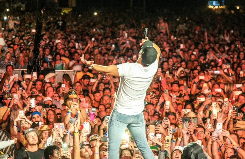 Here's Luke Bryan Shaking His Butt So Hard It Will Make Your Thirst ...