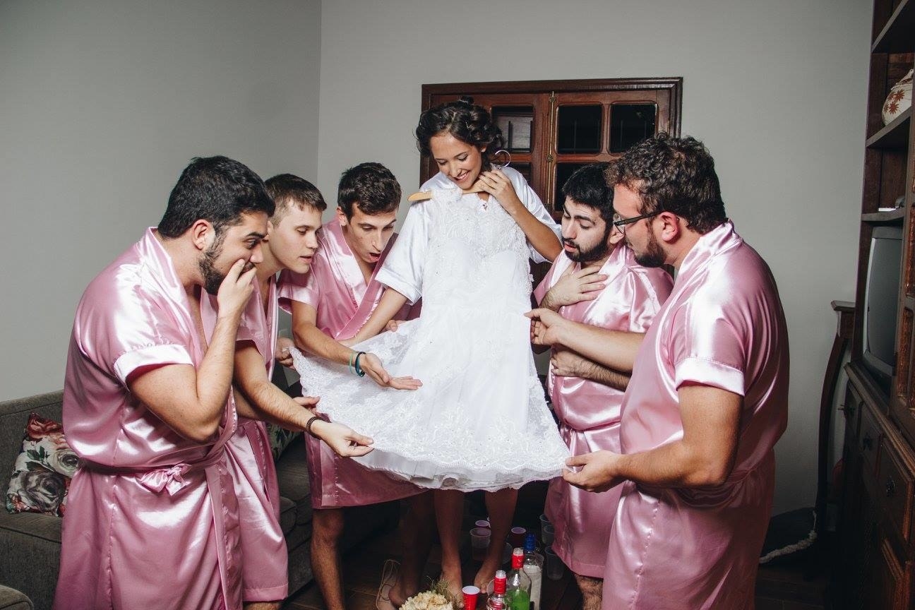 This Woman Got Her Bros To Be Her Bridesmaids And People Are Loving It