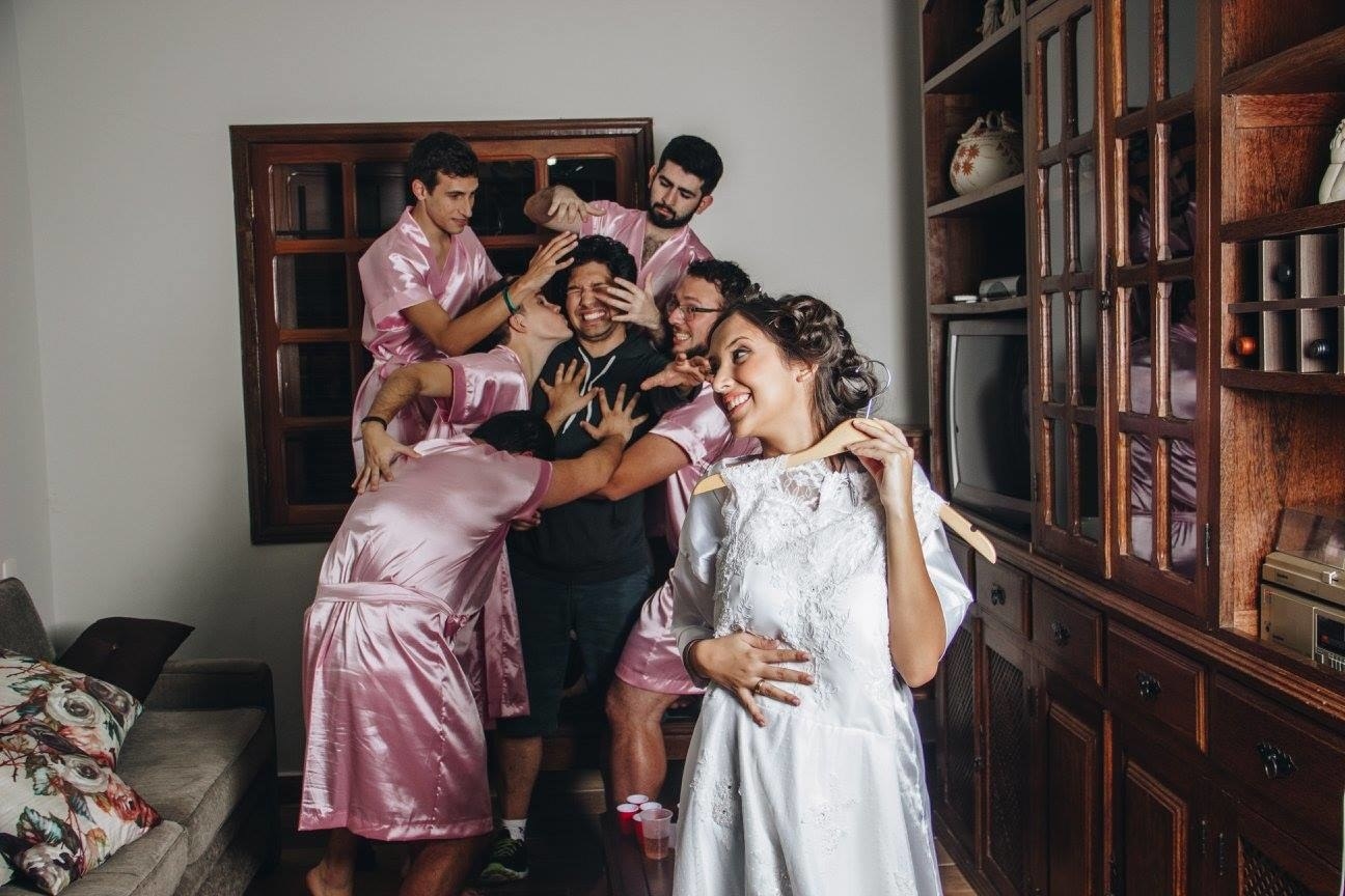 This Woman Got Her Bros To Be Her Bridesmaids And People Are Loving It