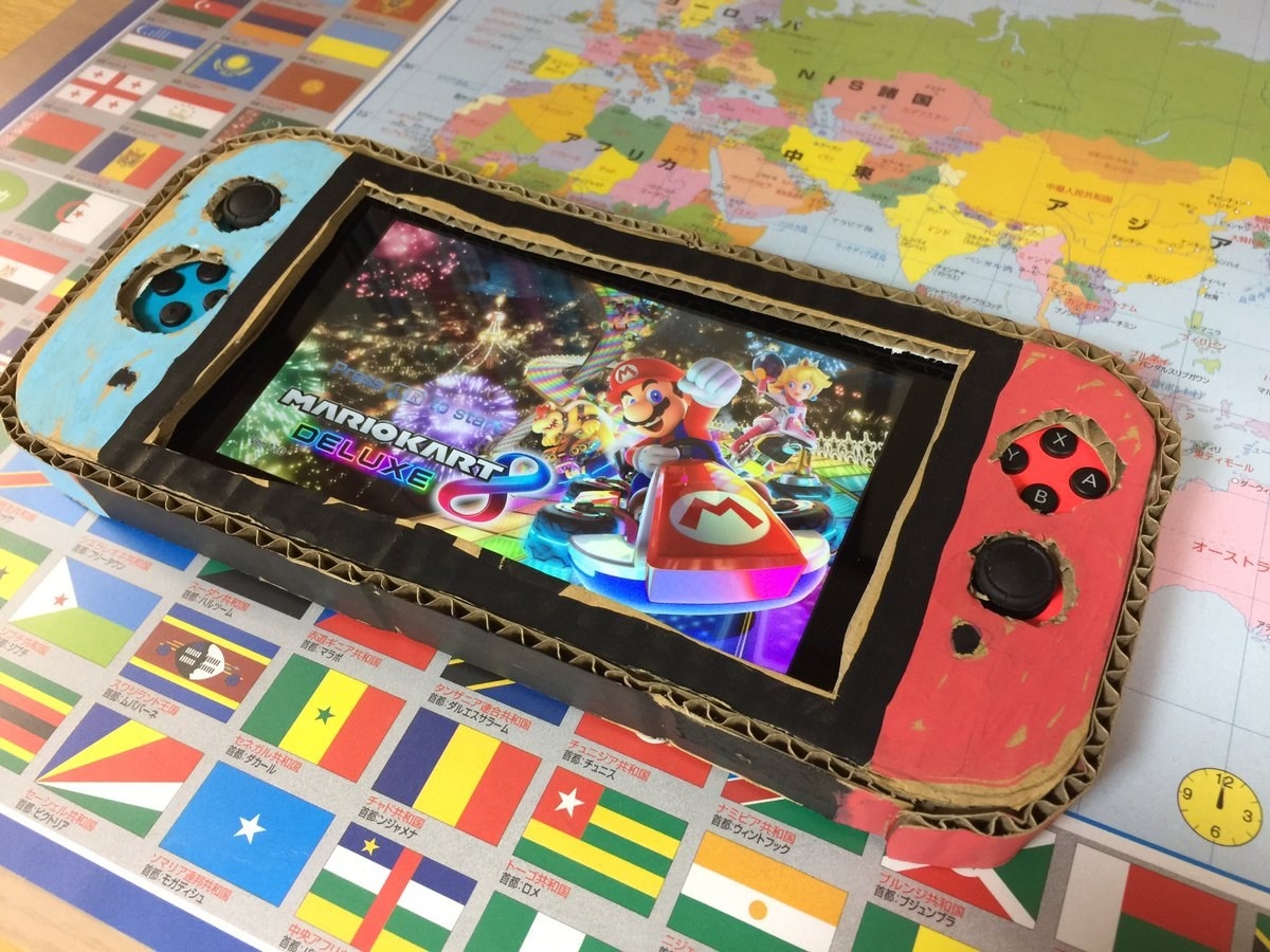 ダンボールで作ったニンテンドースイッチが、なんと本物に！父の愛ある